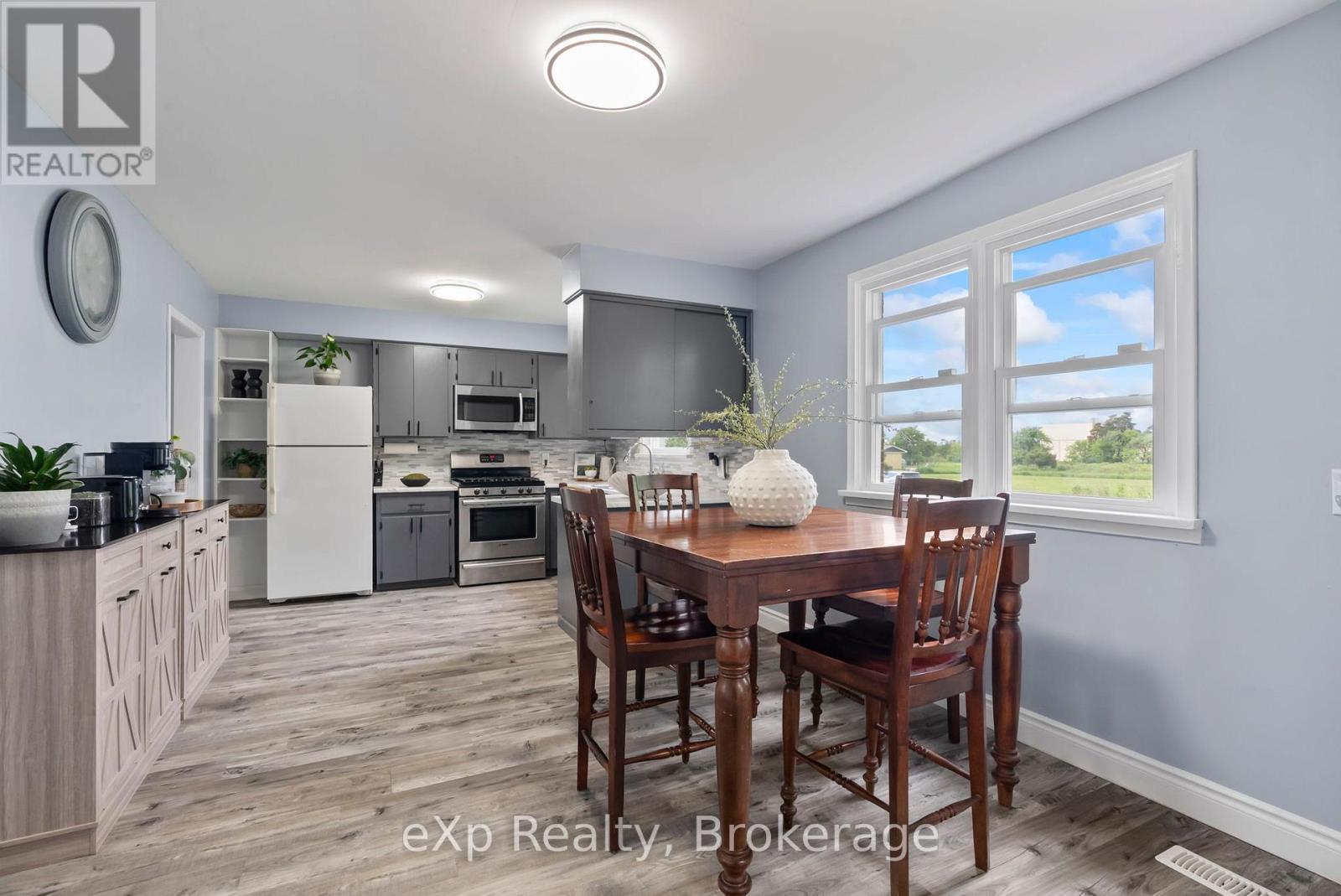 Photo 13 of 450 Smith Street, Wellington North ON