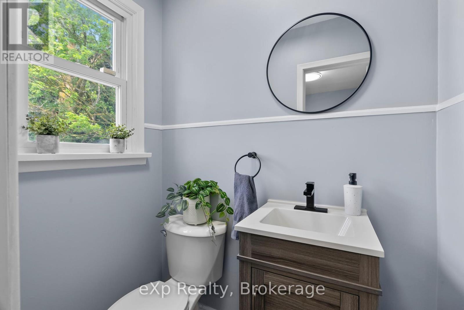 Photo 19 of 450 Smith Street, Wellington North ON