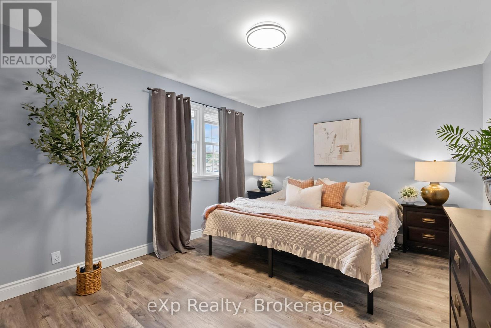 Photo 24 of 450 Smith Street, Wellington North ON