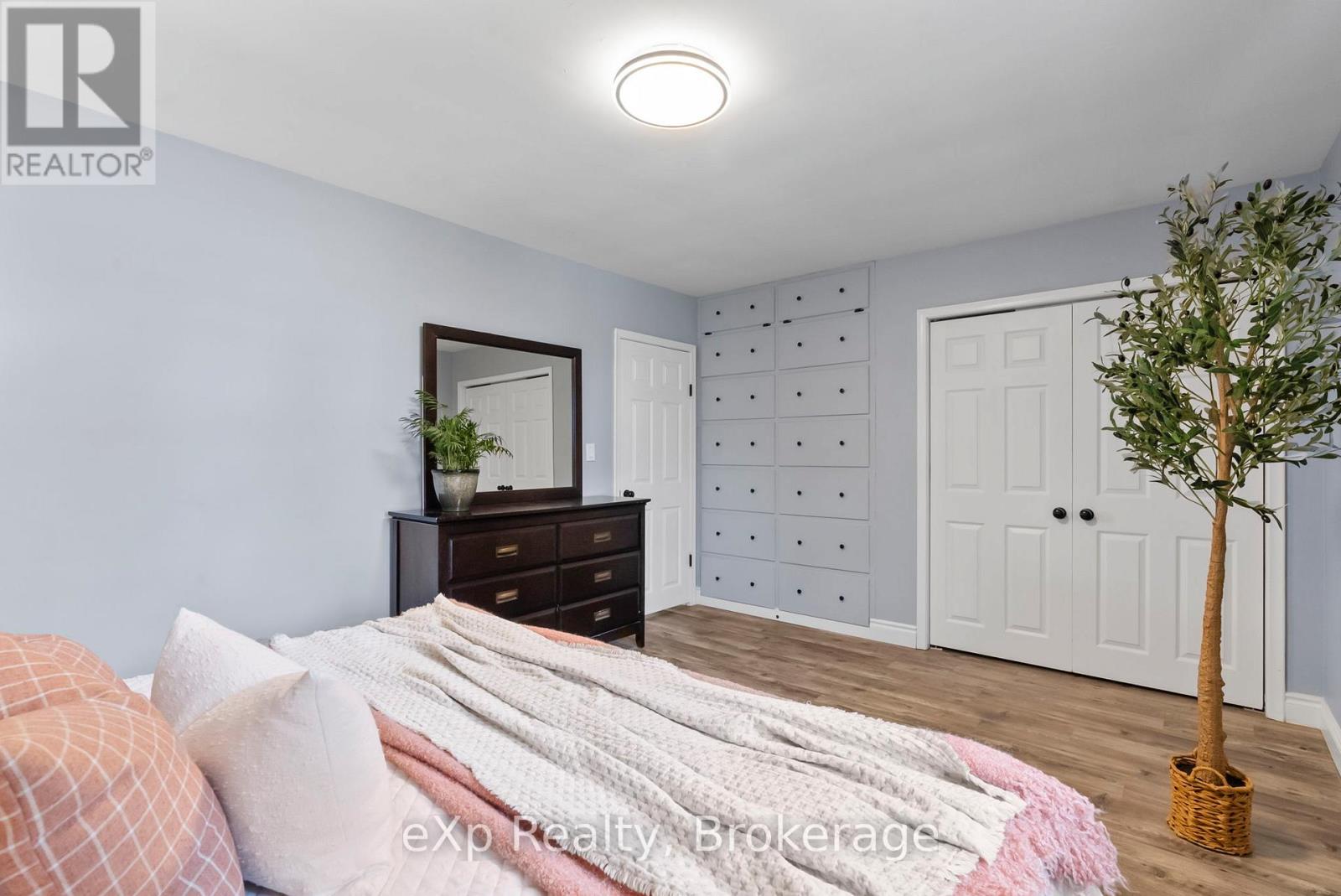 Photo 25 of 450 Smith Street, Wellington North ON
