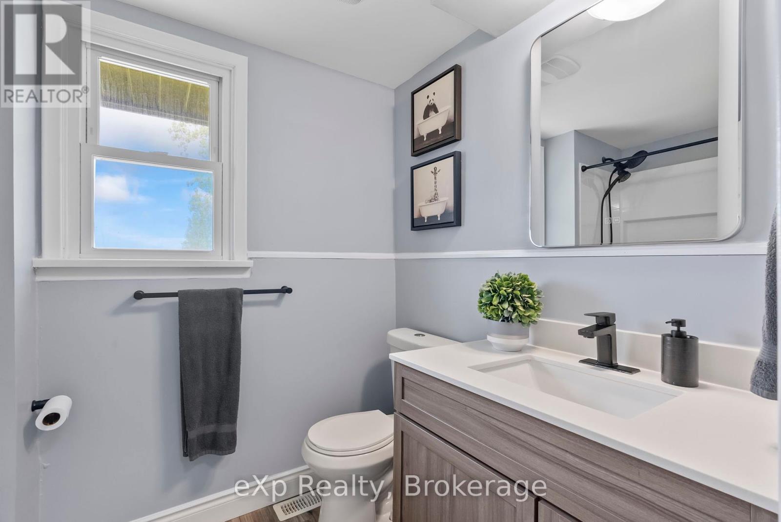 Photo 27 of 450 Smith Street, Wellington North ON