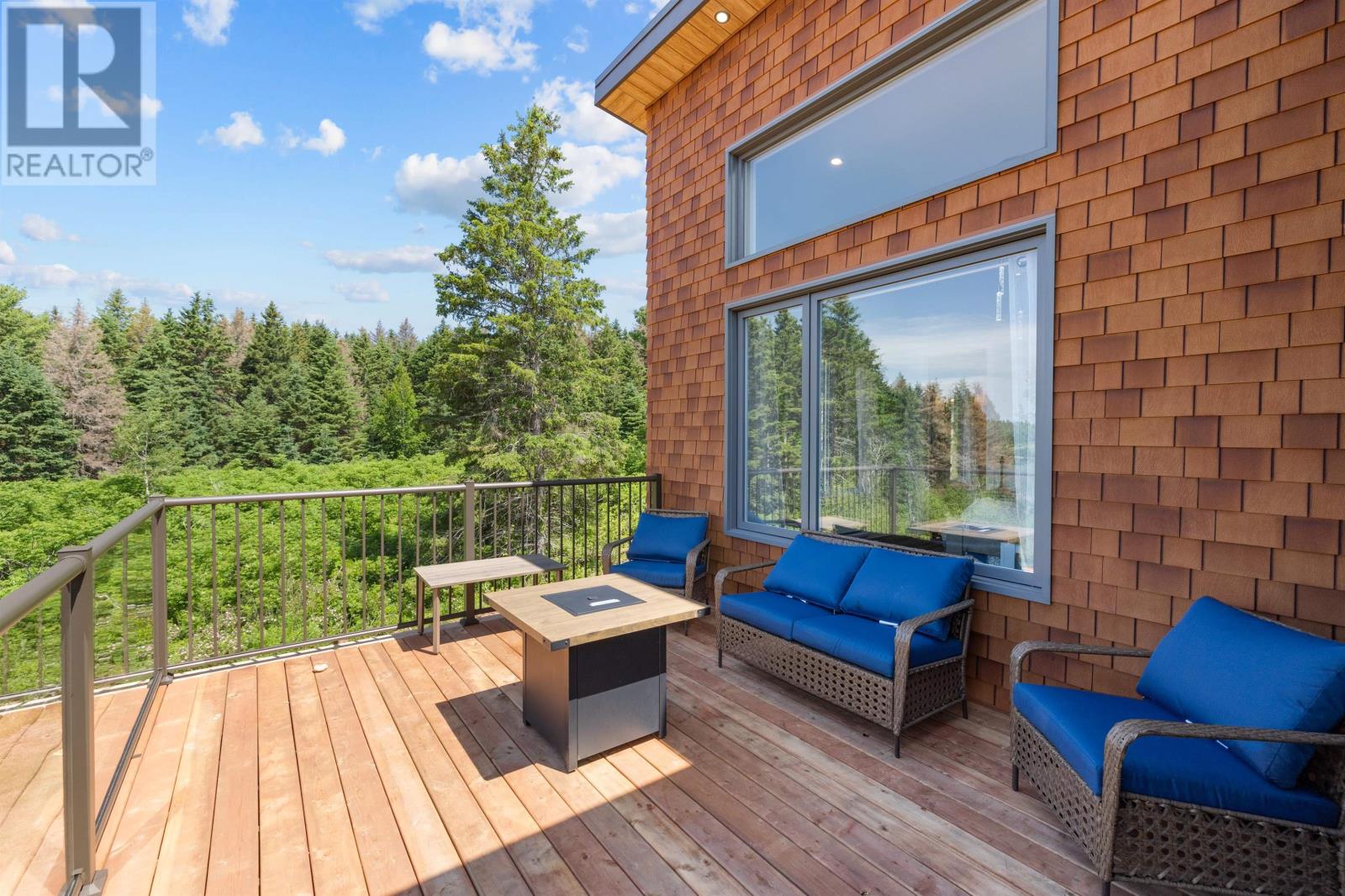 40 MEADOWLANDS ROAD - 40