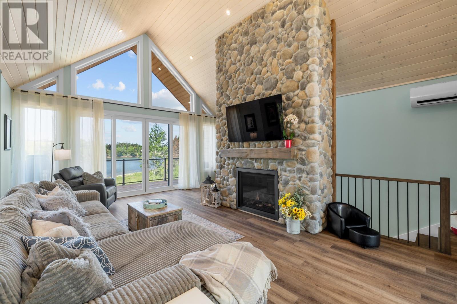 40 MEADOWLANDS ROAD - 12