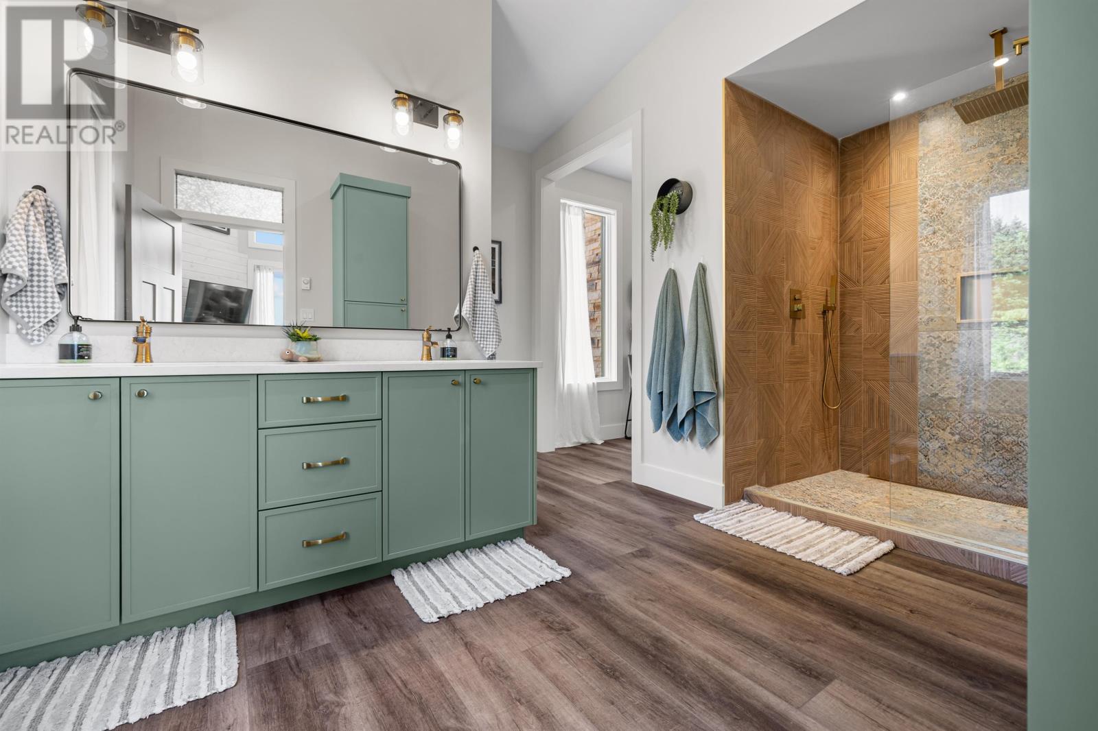 40 MEADOWLANDS ROAD - 27