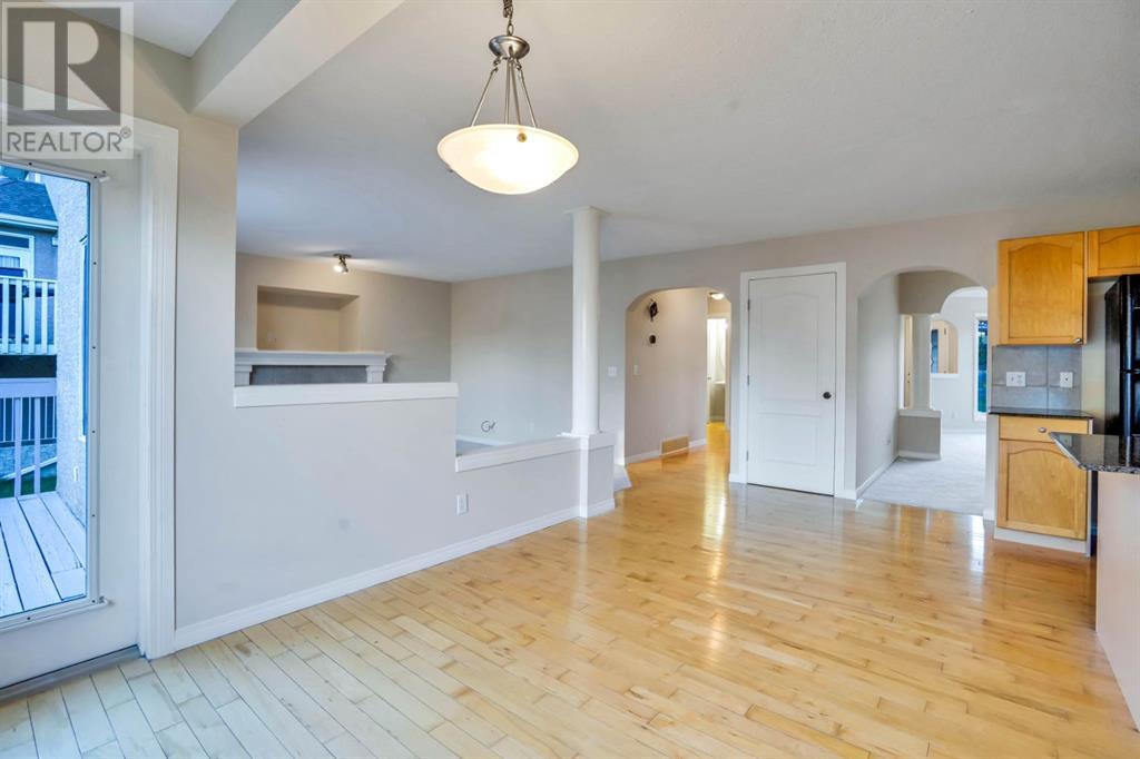 Single Family House for Sale in  Elkton Way SW Springbank Hill Calgary 