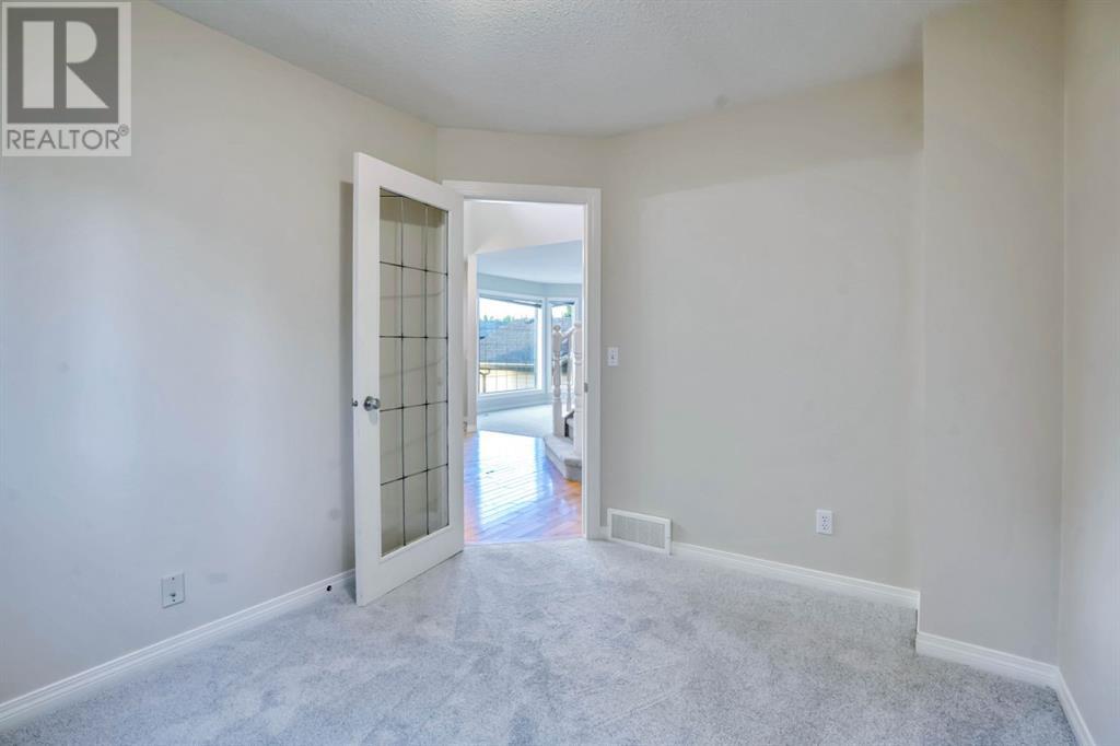 Single Family House for Sale in  Elkton Way SW Springbank Hill Calgary 