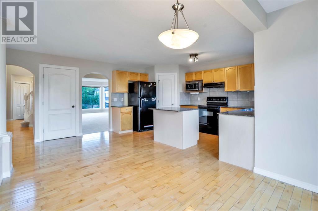 Single Family House for Sale in  Elkton Way SW Springbank Hill Calgary 