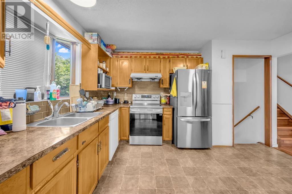 Single Family House 4 Level for Sale in  Whiteram Close NE Whitehorn Calgary 