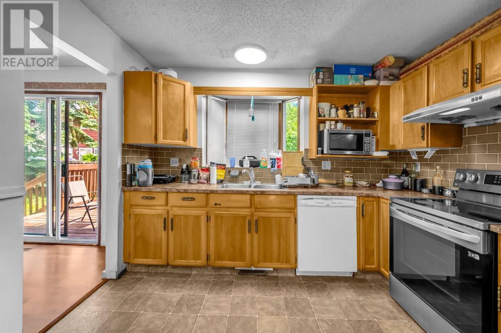 Single Family House 4 Level for Sale in  Whiteram Close NE Whitehorn Calgary 