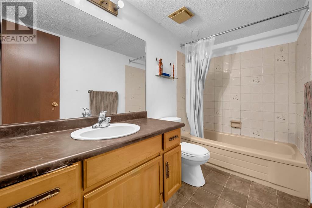 Single Family House 4 Level for Sale in  Whiteram Close NE Whitehorn Calgary 