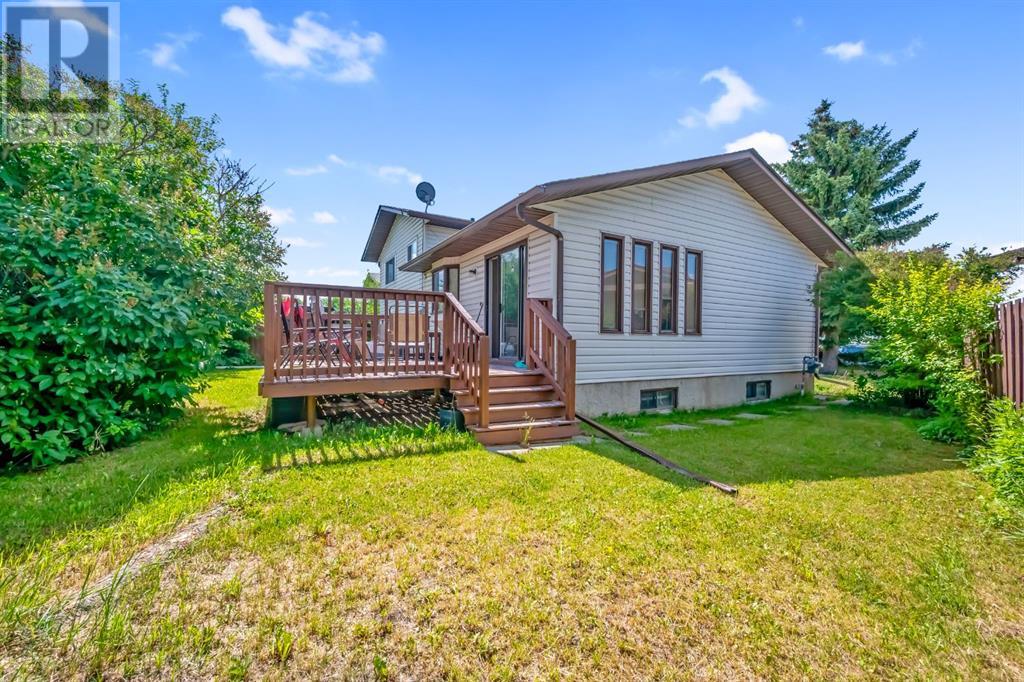 Single Family House 4 Level for Sale in  Whiteram Close NE Whitehorn Calgary 