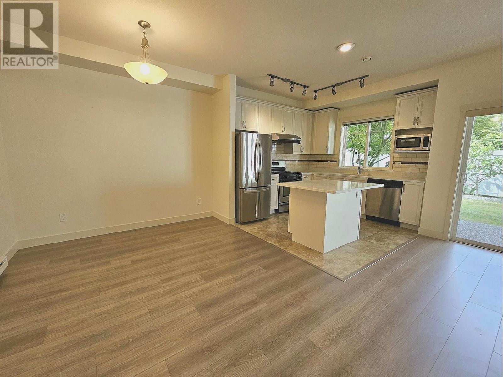 Photo 9 of 34 11393 Steveston Highway, Richmond BC