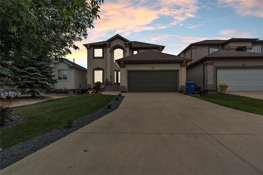 Photo 2 of 18 Massalia Drive, Winnipeg MB