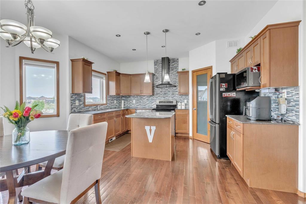 Photo 13 of 18 Massalia Drive, Winnipeg MB