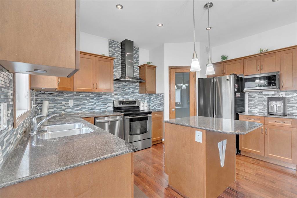 Photo 16 of 18 Massalia Drive, Winnipeg MB