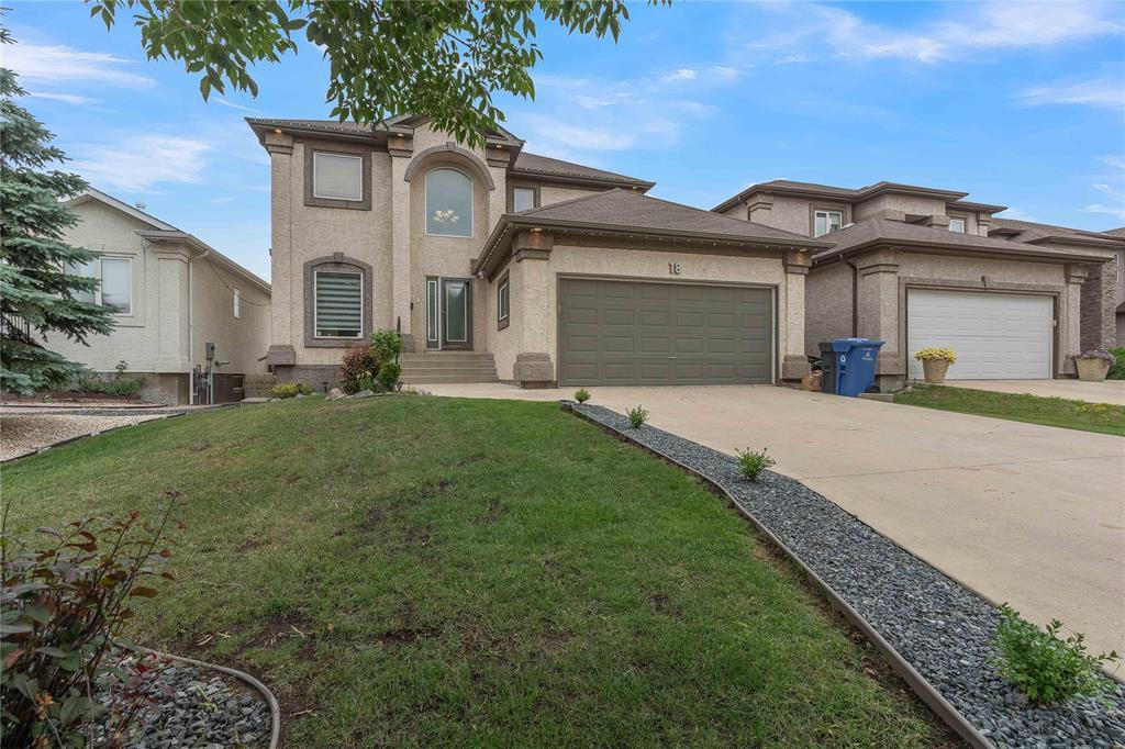 Photo 3 of 18 Massalia Drive, Winnipeg MB