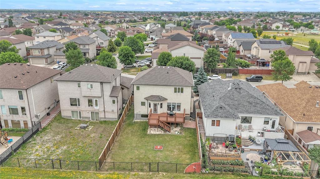 Photo 8 of 18 Massalia Drive, Winnipeg MB