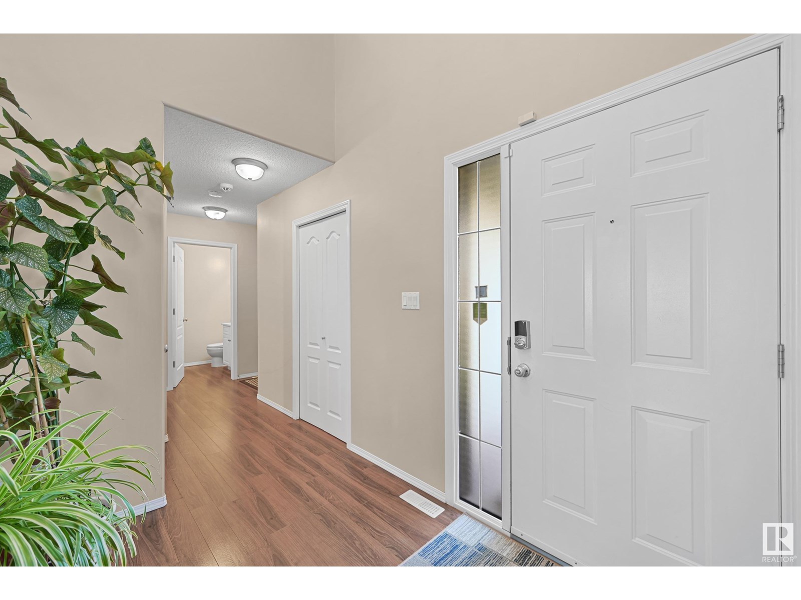 Photo 12 of 3371 25 Av Nw, Edmonton AB