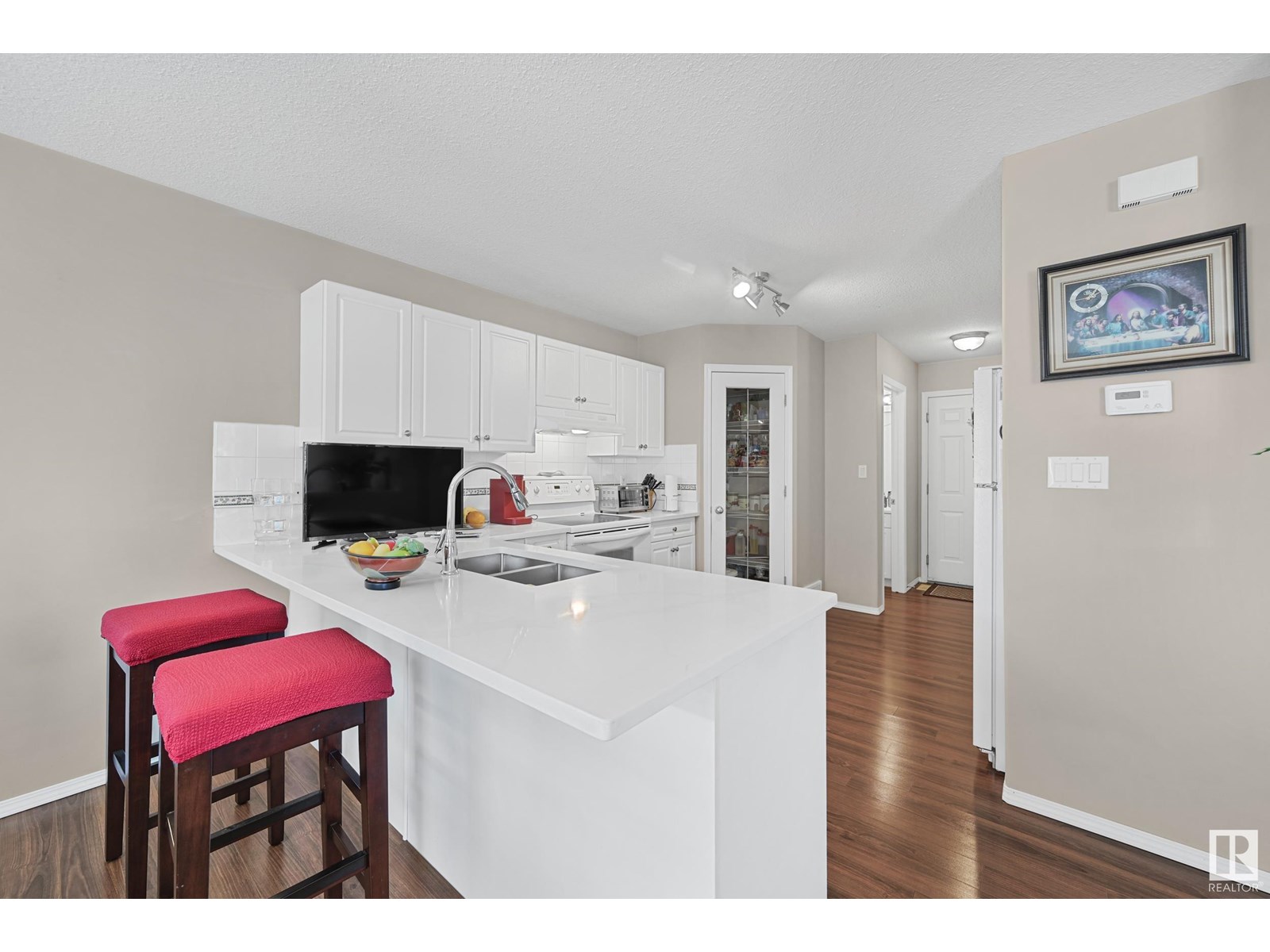Photo 7 of 3371 25 Av Nw, Edmonton AB