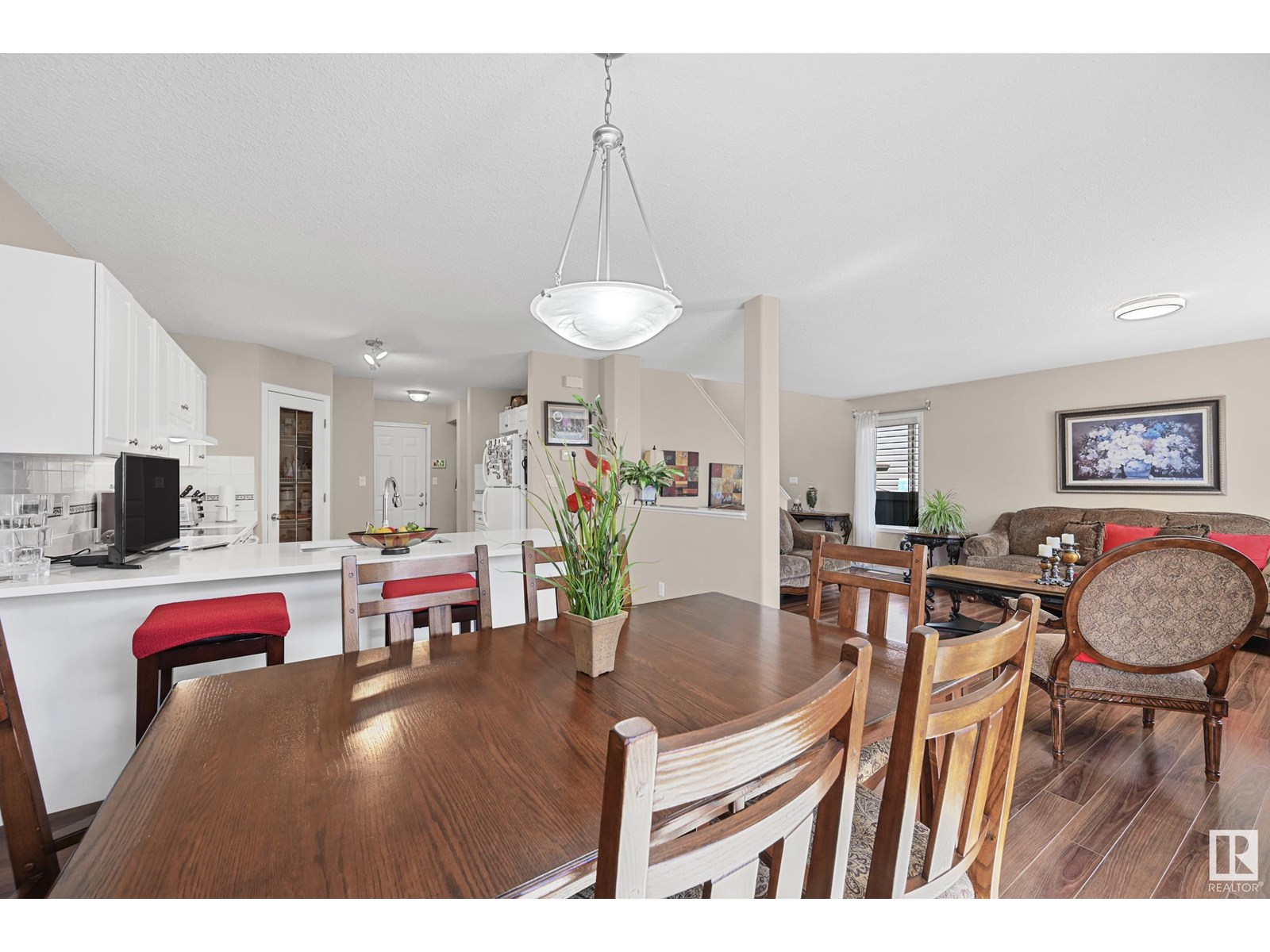 Photo 6 of 3371 25 Av Nw, Edmonton AB