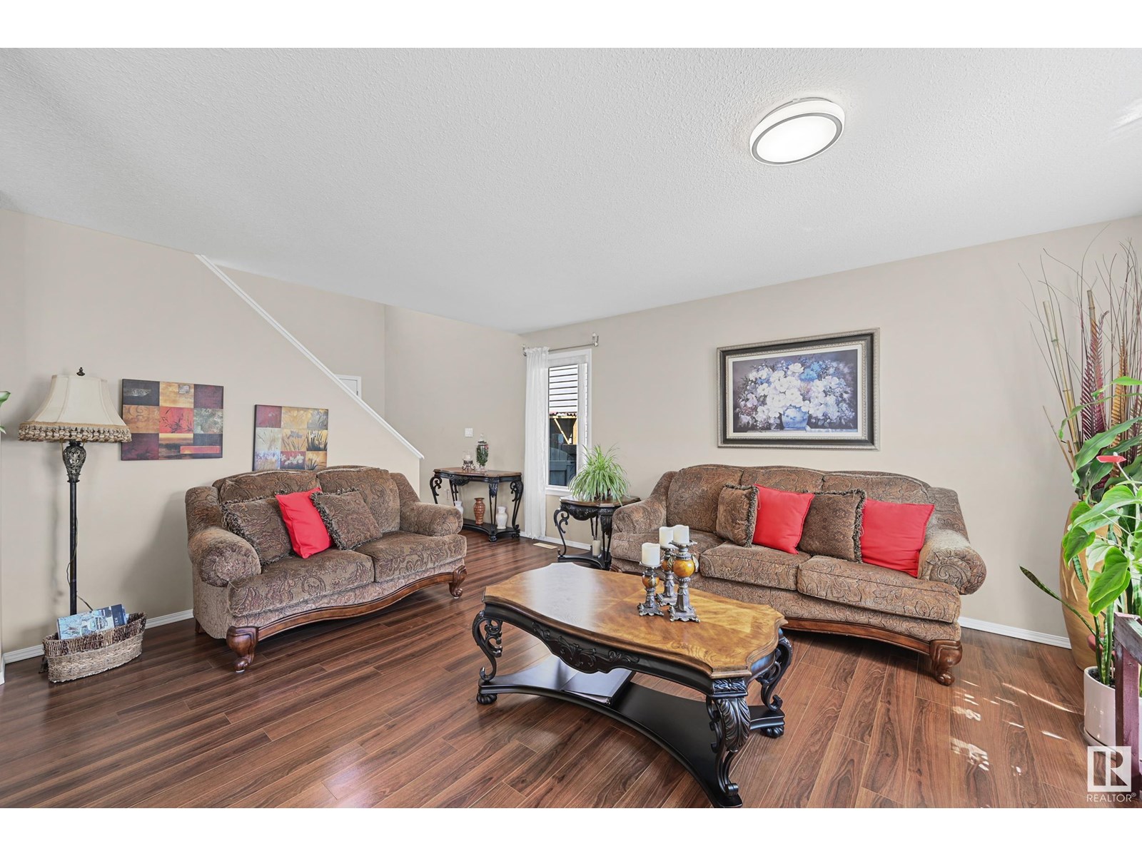 Photo 4 of 3371 25 Av Nw, Edmonton AB