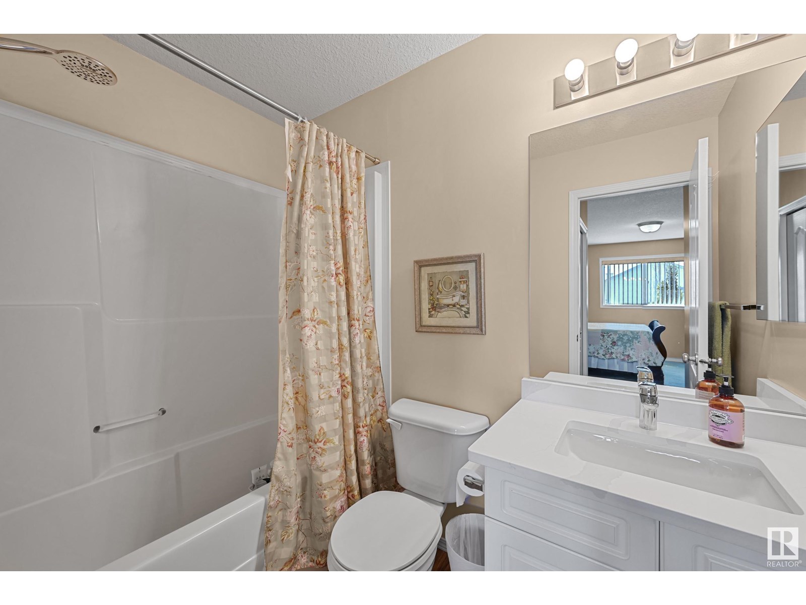 Photo 21 of 3371 25 Av Nw, Edmonton AB