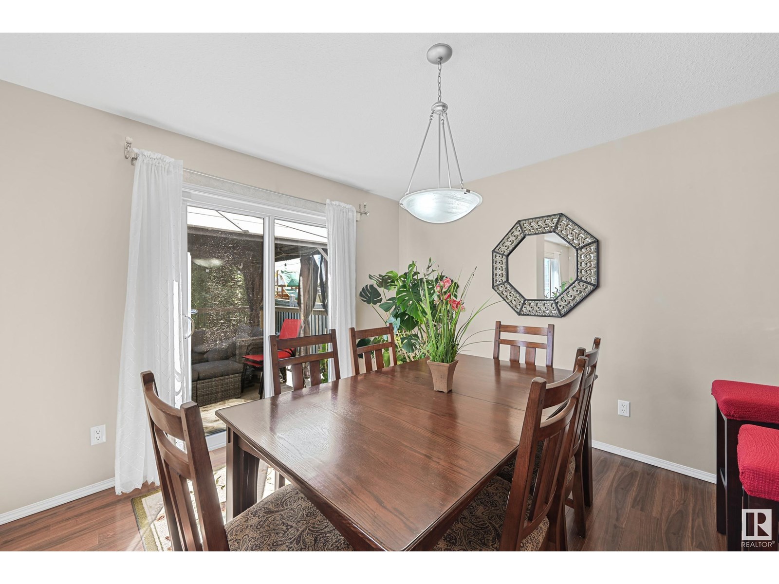 Photo 5 of 3371 25 Av Nw, Edmonton AB