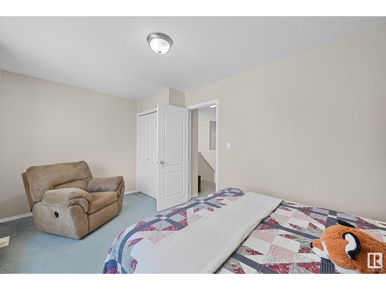 Photo 17 of 3371 25 Av Nw, Edmonton AB