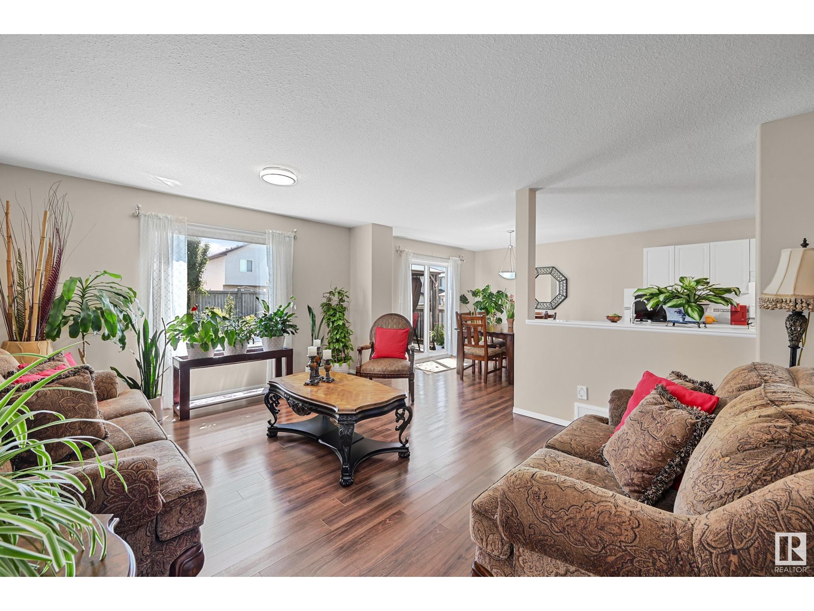Photo 2 of 3371 25 Av Nw, Edmonton AB