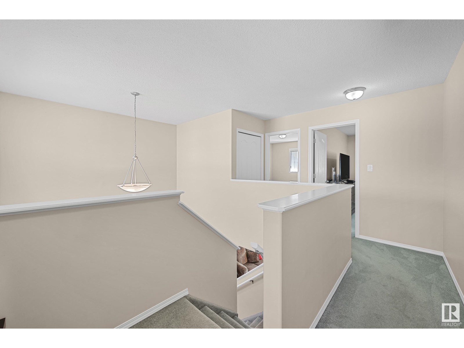 Photo 15 of 3371 25 Av Nw, Edmonton AB