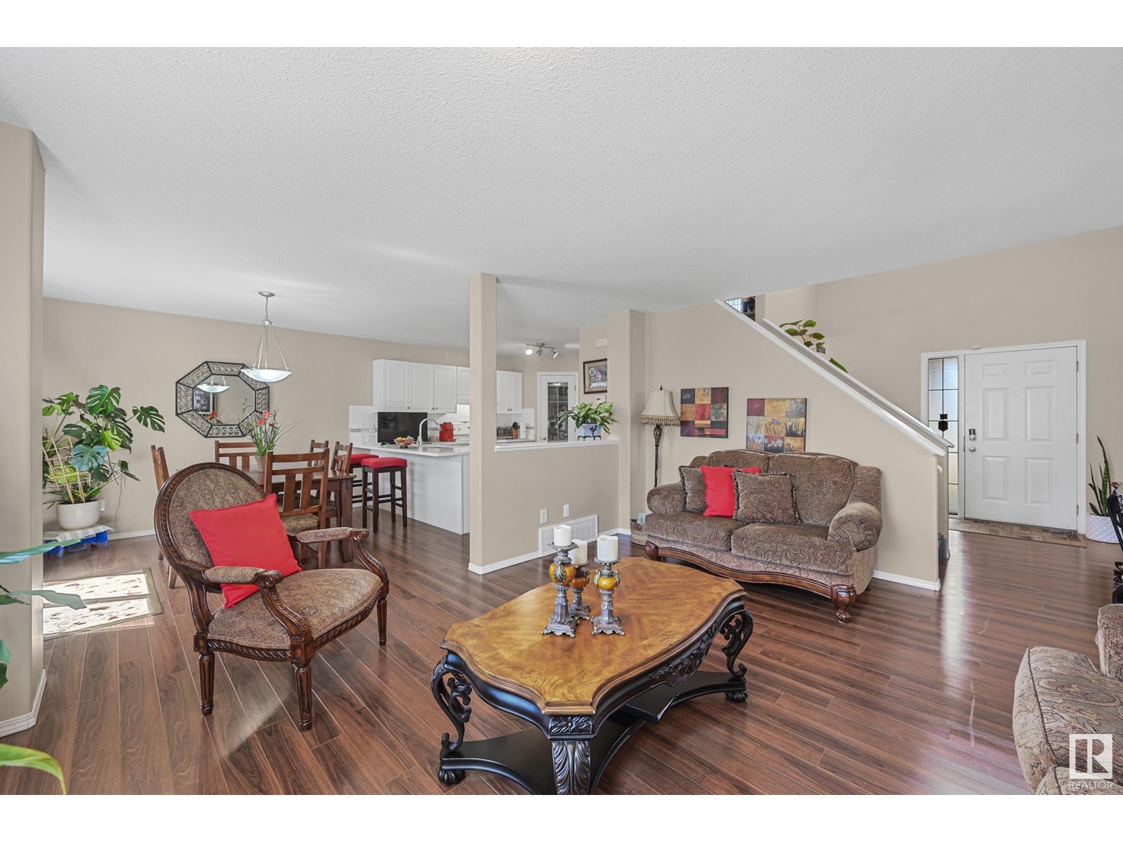 Photo 3 of 3371 25 Av Nw, Edmonton AB