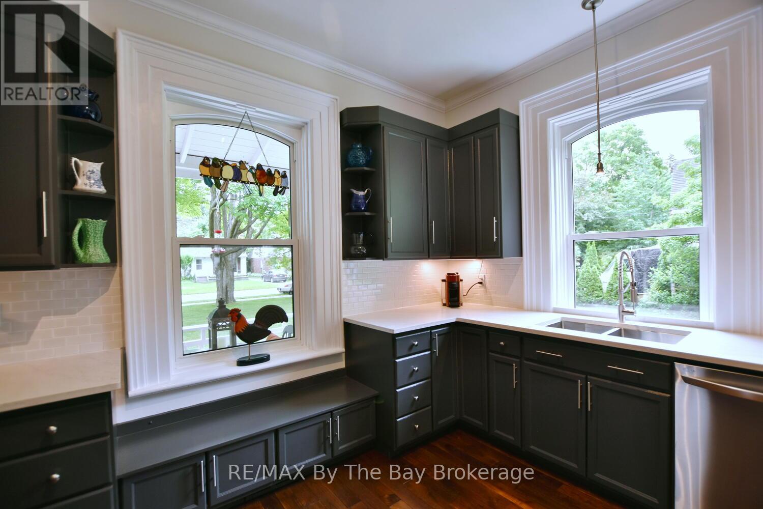 Photo 11 of 214 Elm Street, Clearview ON
