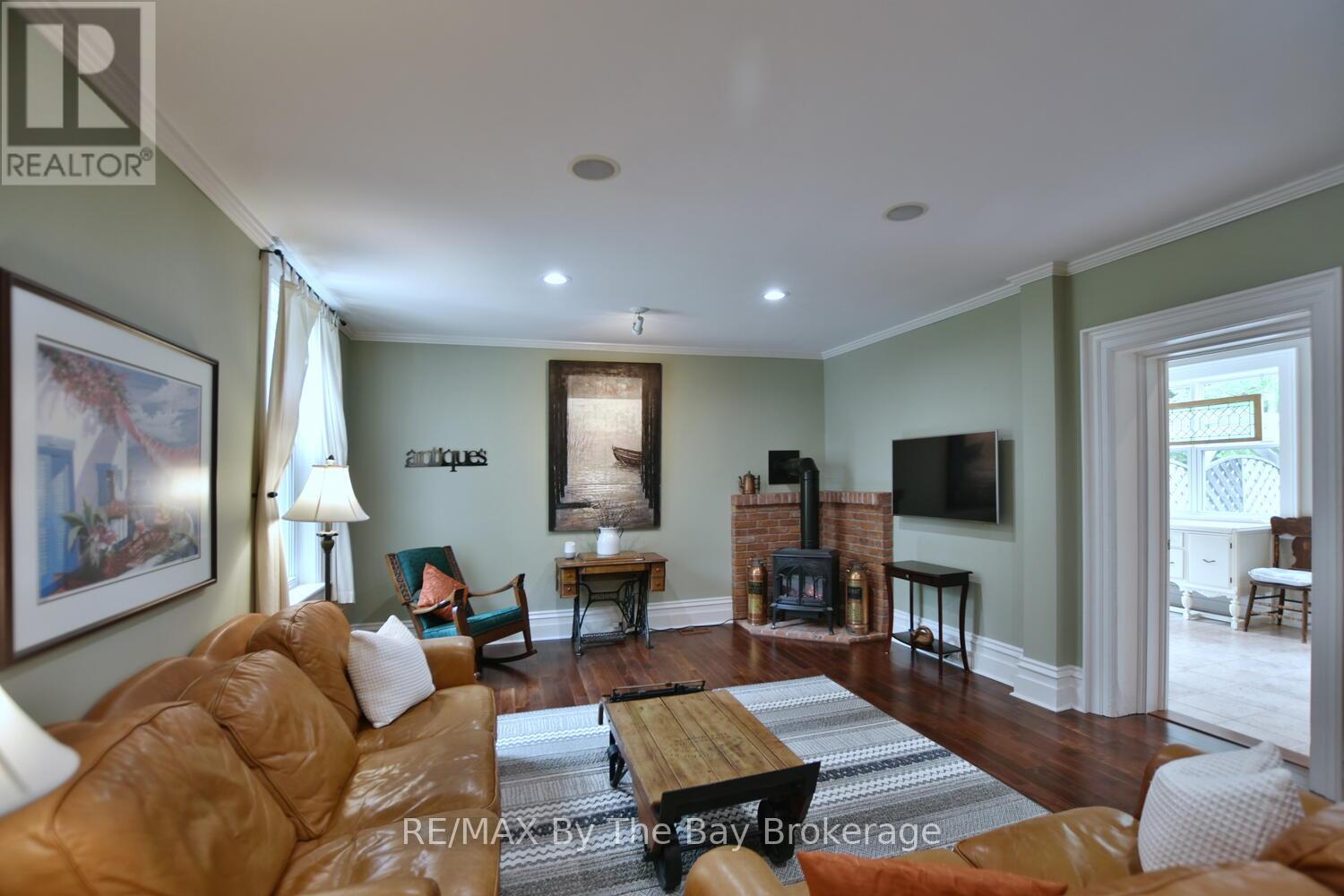 Photo 16 of 214 Elm Street, Clearview ON