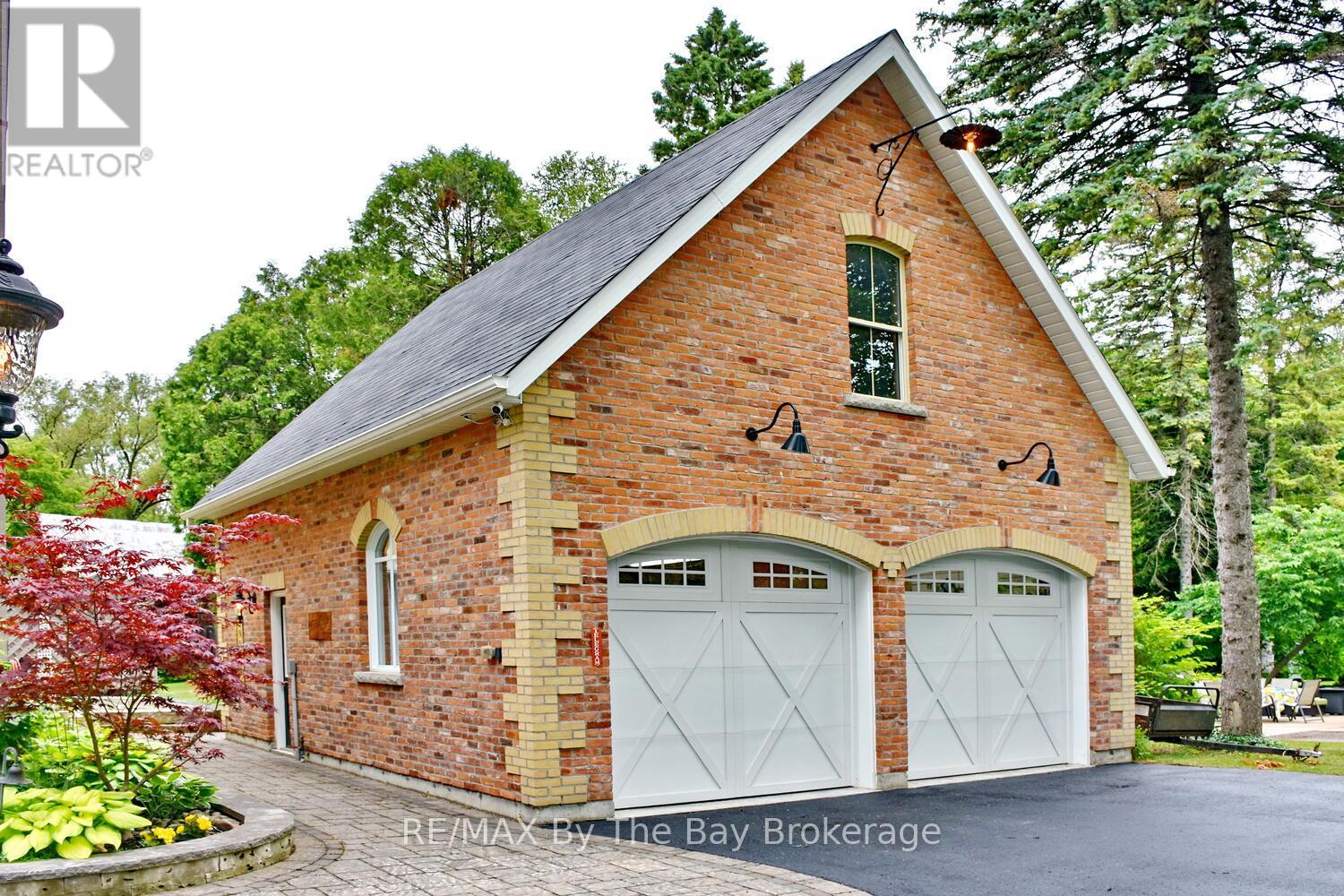 Photo 2 of 214 Elm Street, Clearview ON