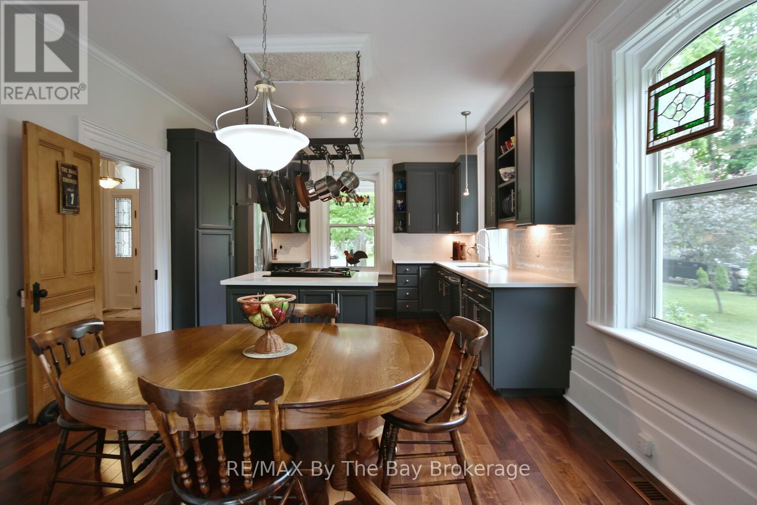 Photo 4 of 214 Elm Street, Clearview ON