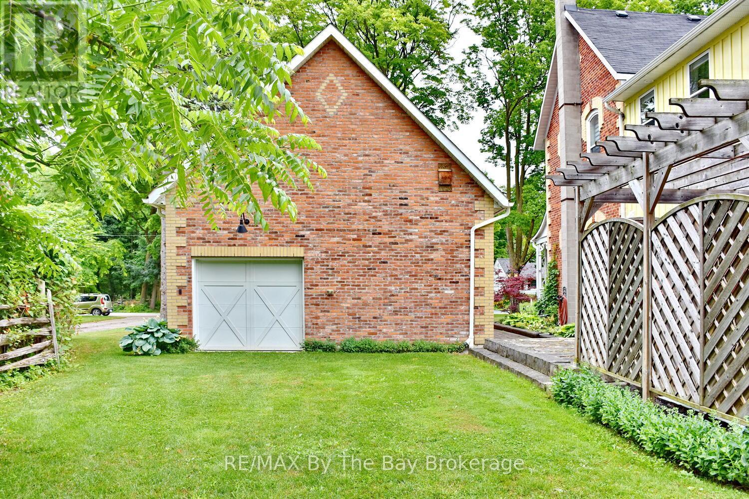 Photo 47 of 214 Elm Street, Clearview ON