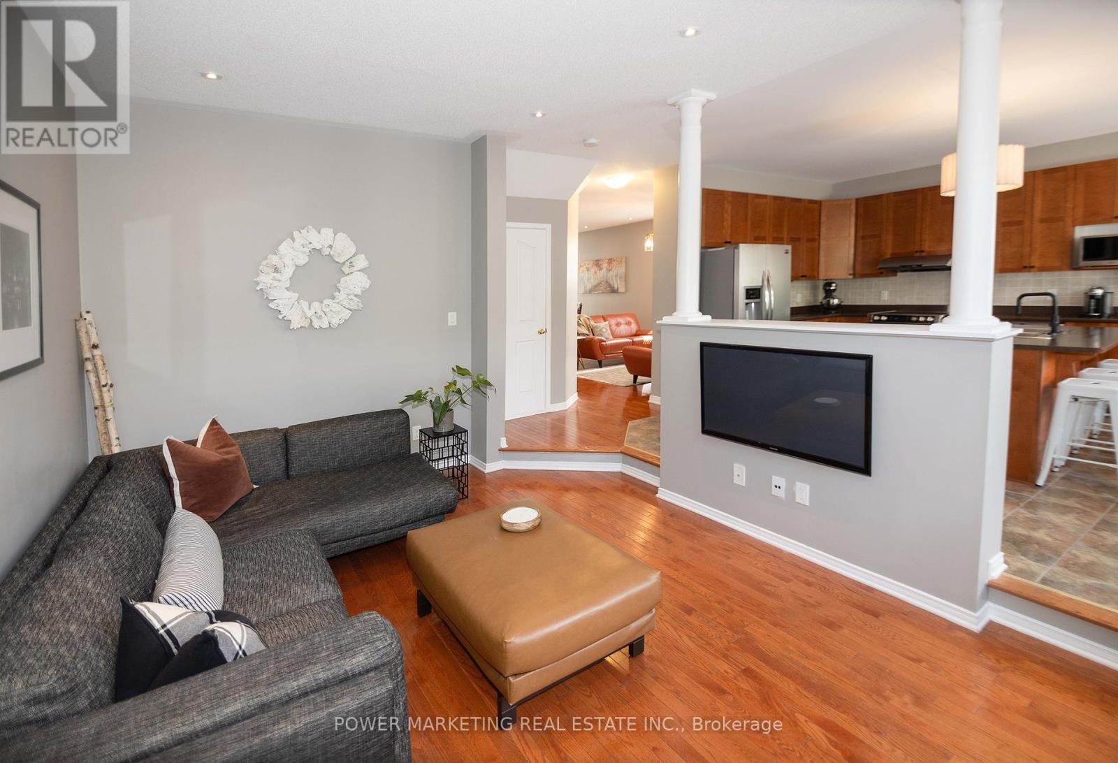 Photo 36 of 124 Strathcarron Crescent, Ottawa ON