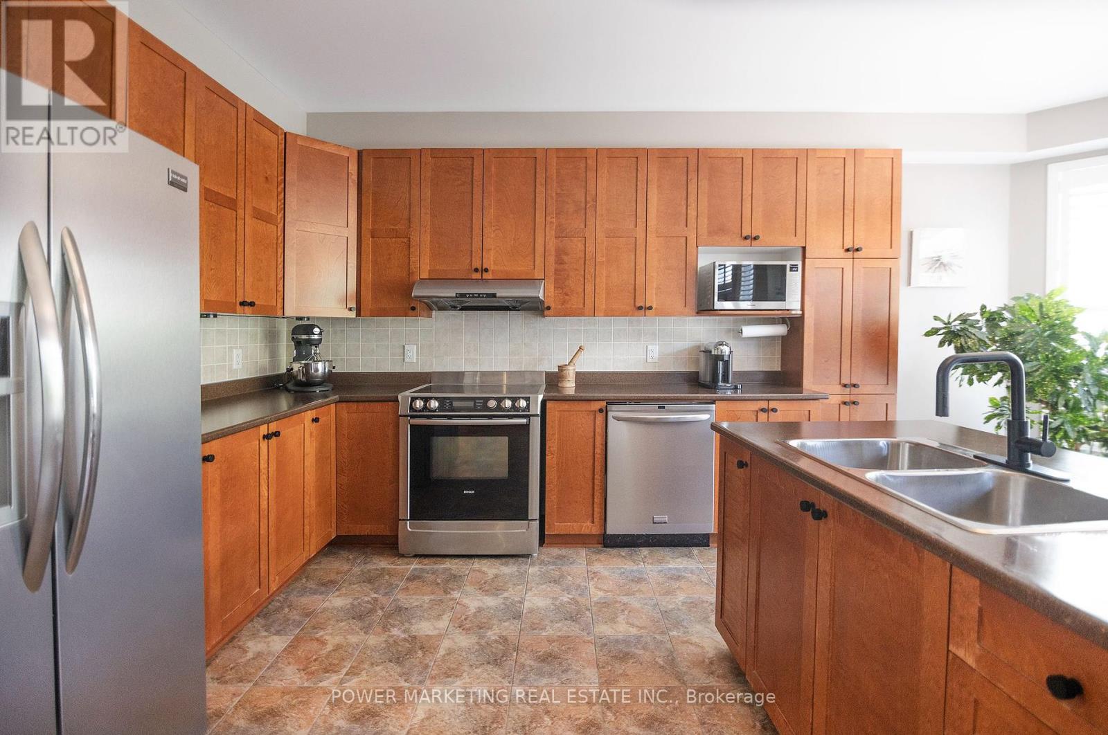 Photo 39 of 124 Strathcarron Crescent, Ottawa ON