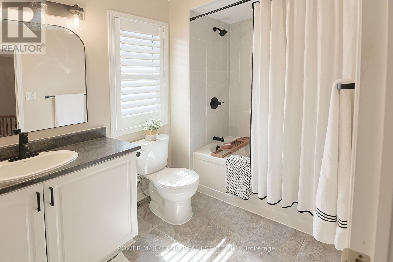 Photo 44 of 124 Strathcarron Crescent, Ottawa ON