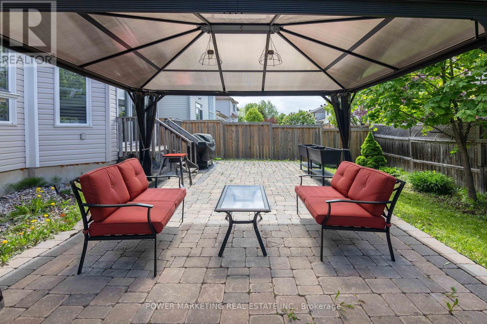 Photo 18 of 124 Strathcarron Crescent, Ottawa ON