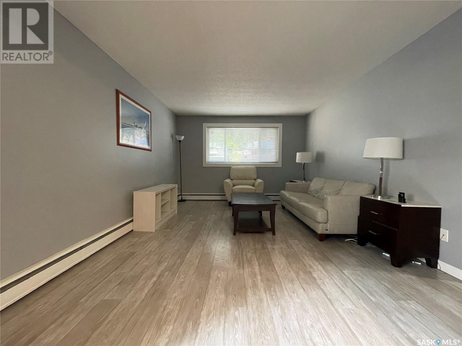 Photo 4 of 6 2157 Rae Street, Regina SK