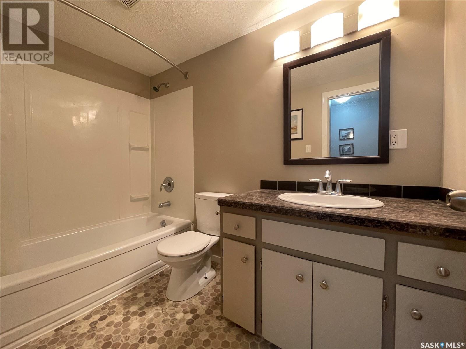Photo 5 of 6 2157 Rae Street, Regina SK
