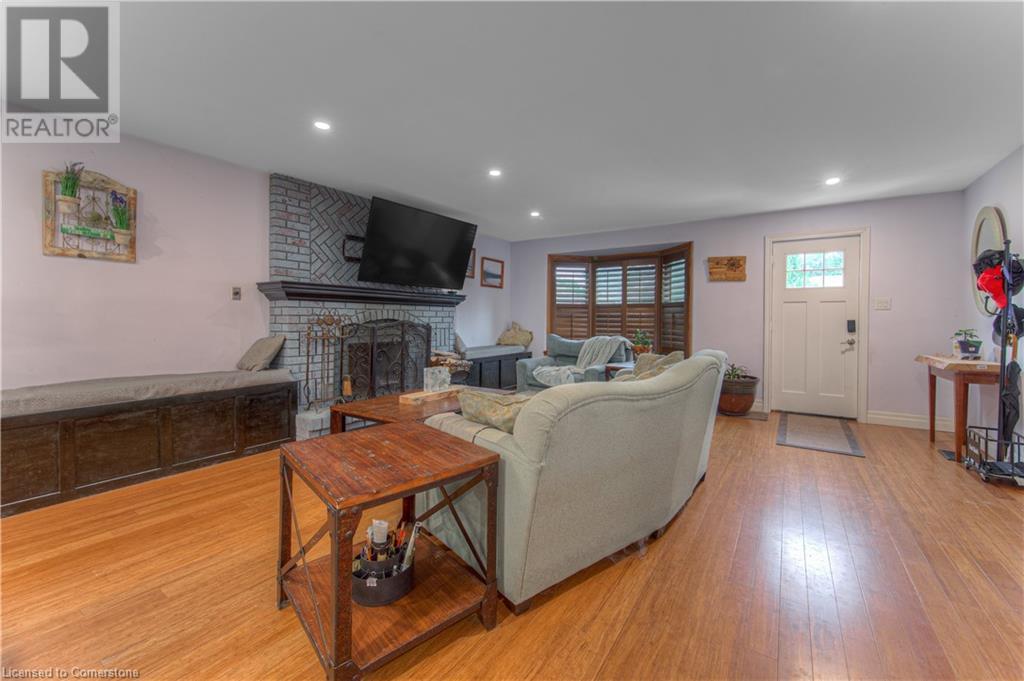 Photo 18 of 310 Cavendish Drive, Ancaster ON