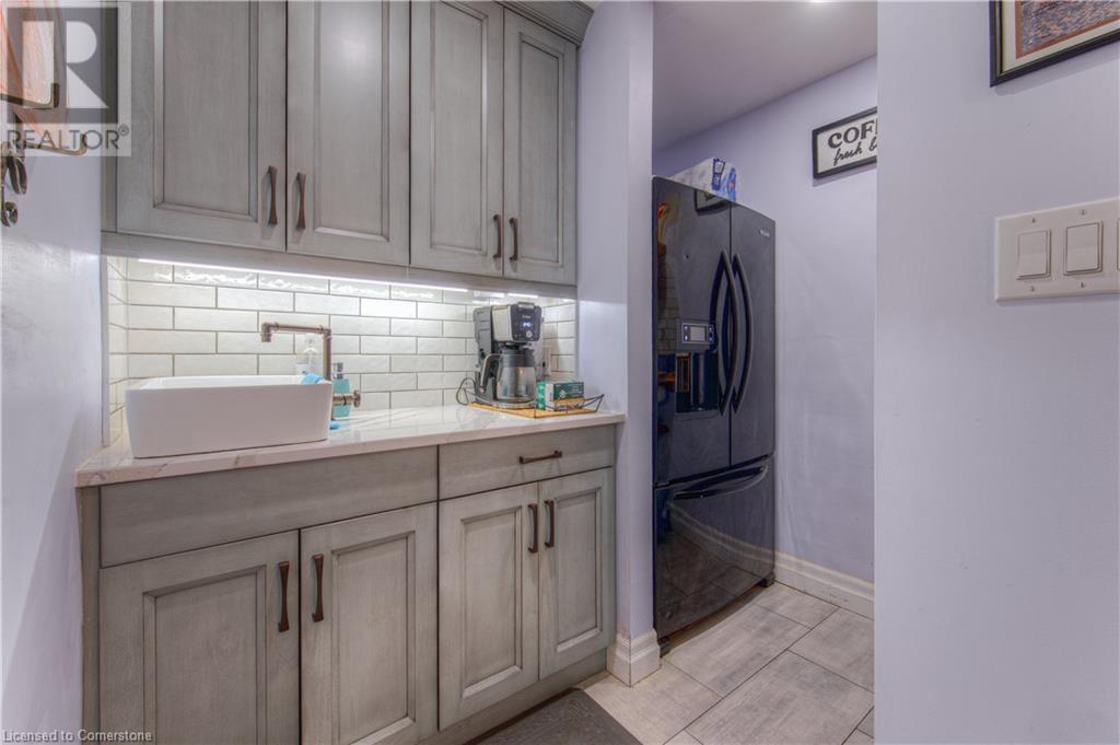Photo 6 of 310 Cavendish Drive, Ancaster ON