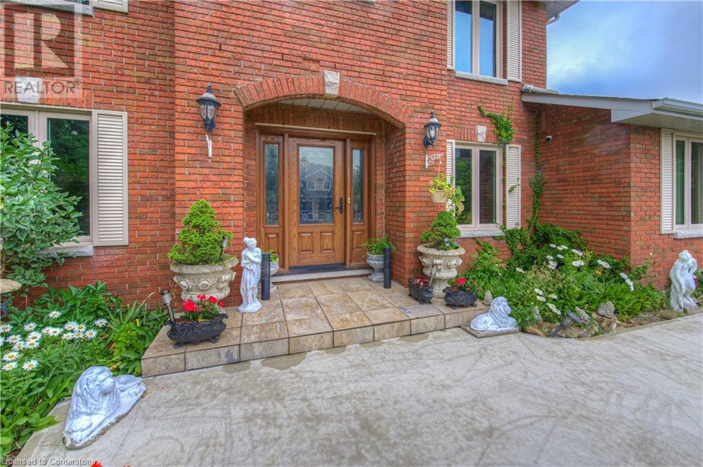 Photo 15 of 310 Cavendish Drive, Ancaster ON