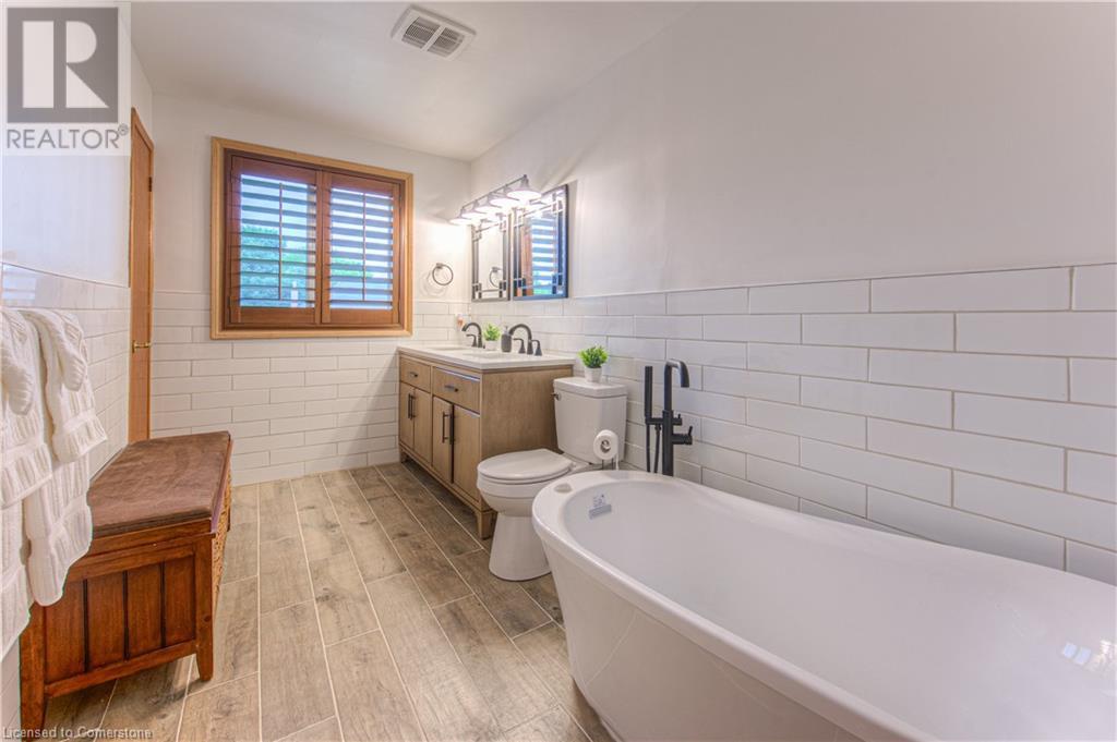 Photo 32 of 310 Cavendish Drive, Ancaster ON