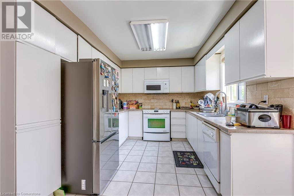 Photo 9 of 1362 Pilgrims Way, Oakville ON
