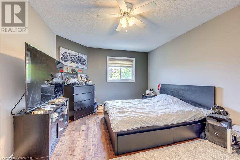 Photo 21 of 1362 Pilgrims Way, Oakville ON