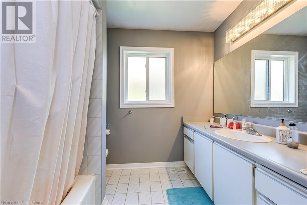 Photo 2 of 1362 Pilgrims Way, Oakville ON