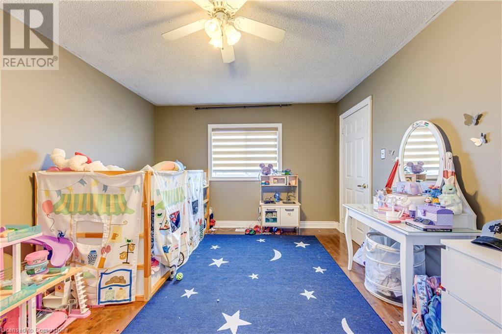 Photo 11 of 1362 Pilgrims Way, Oakville ON